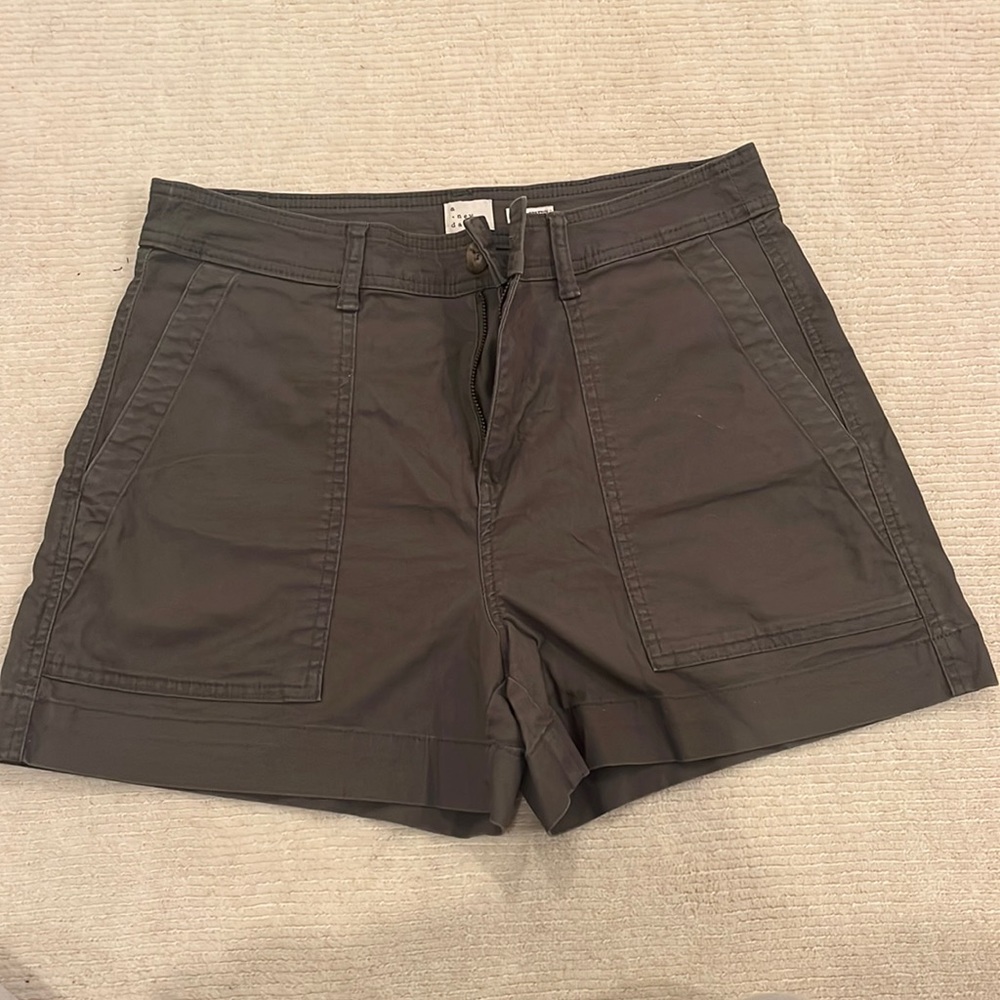 grey shorts🤎🤍